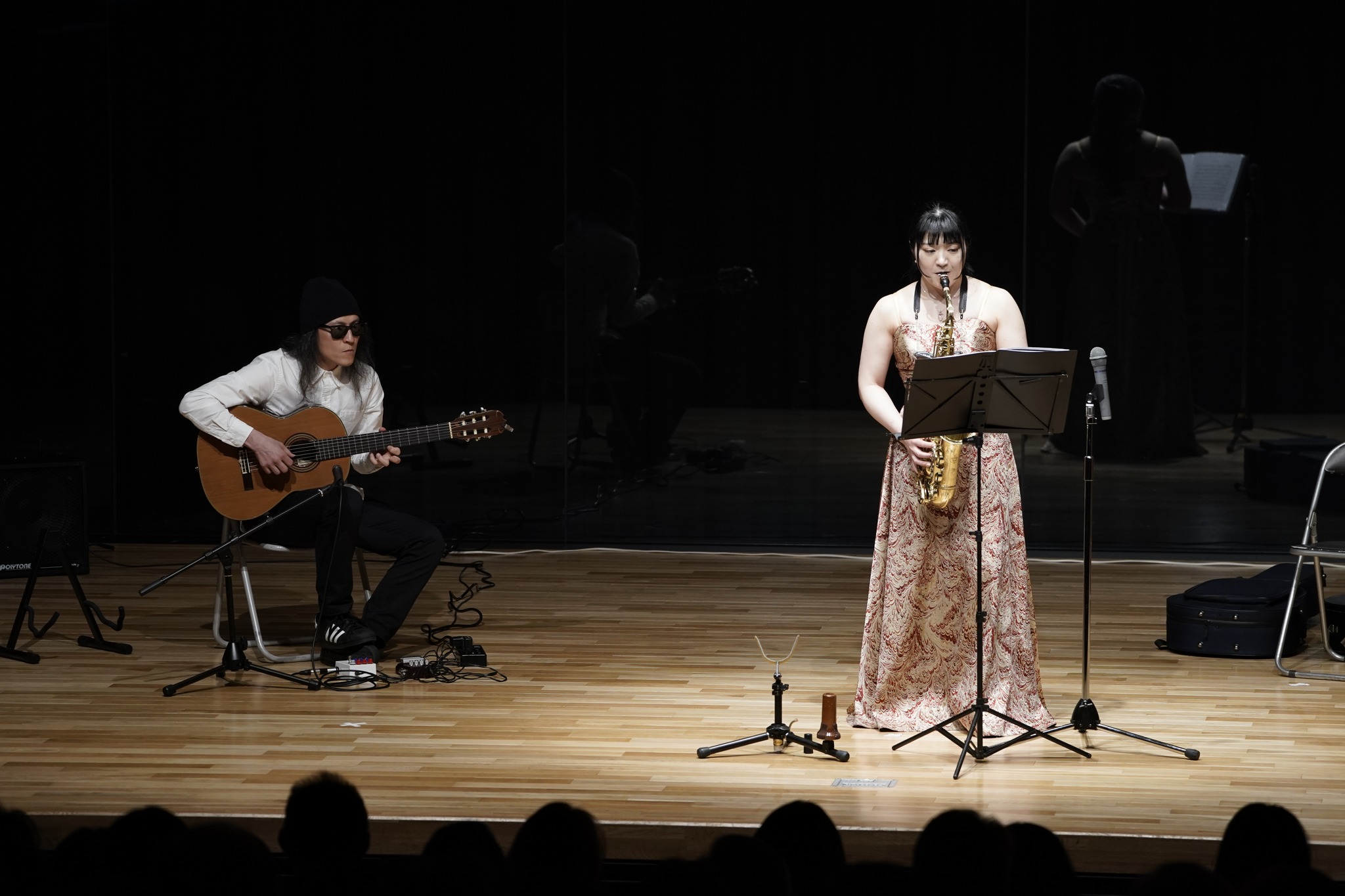 サックスとギターの演奏