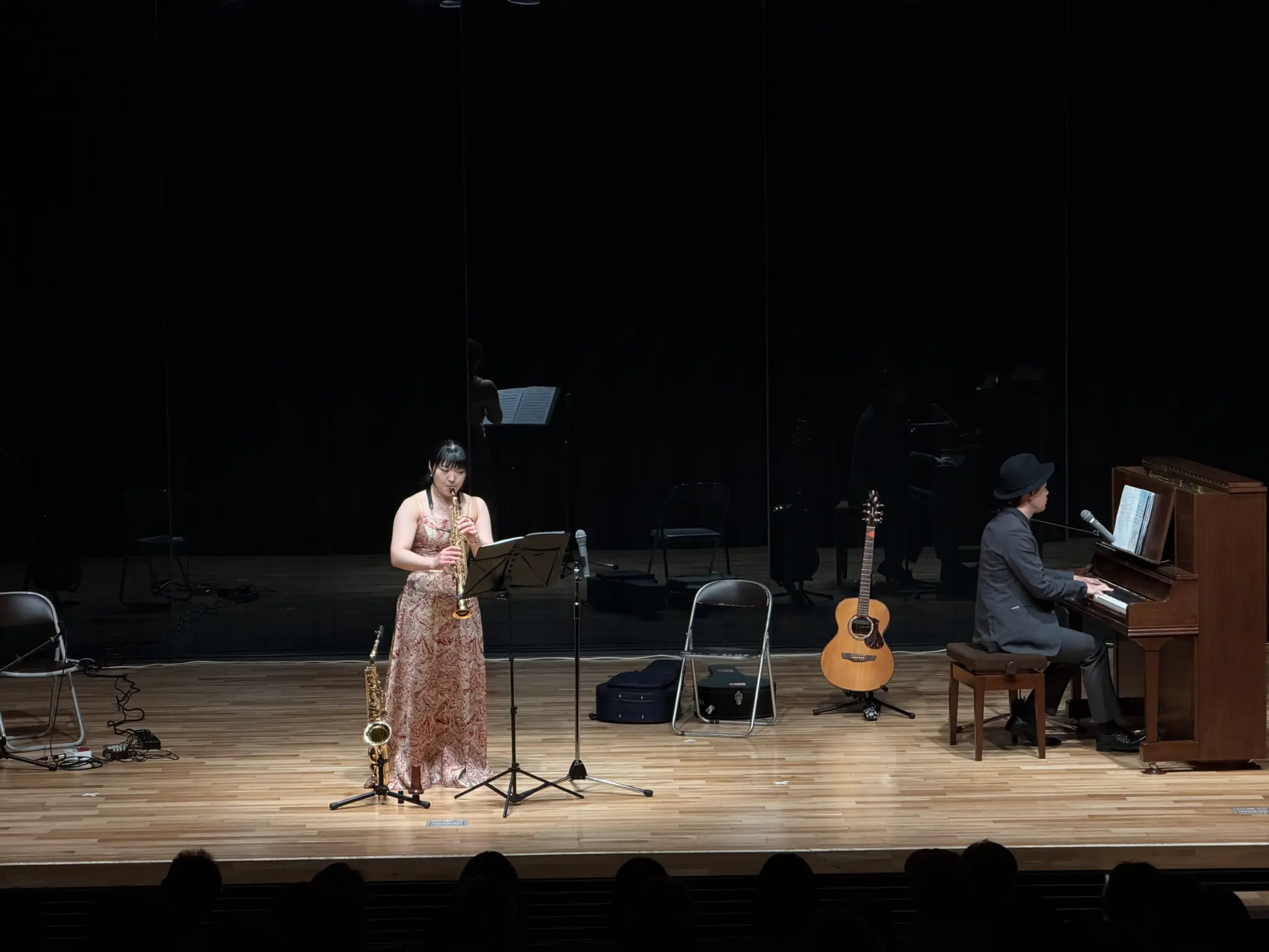 サックスとピアノの演奏