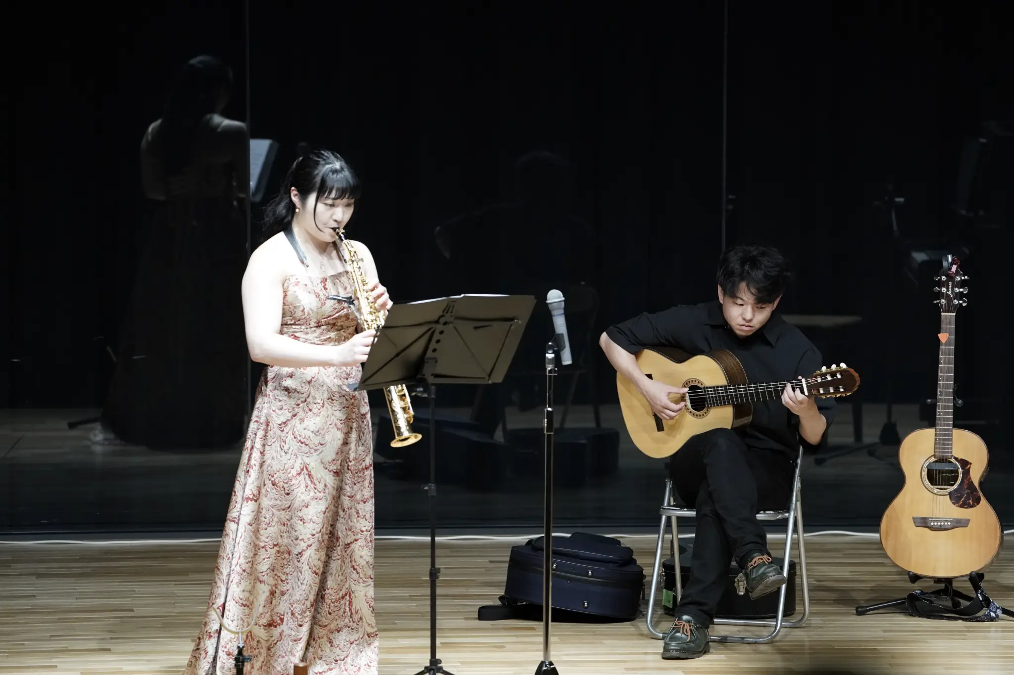 サックスとギターのデュオ演奏